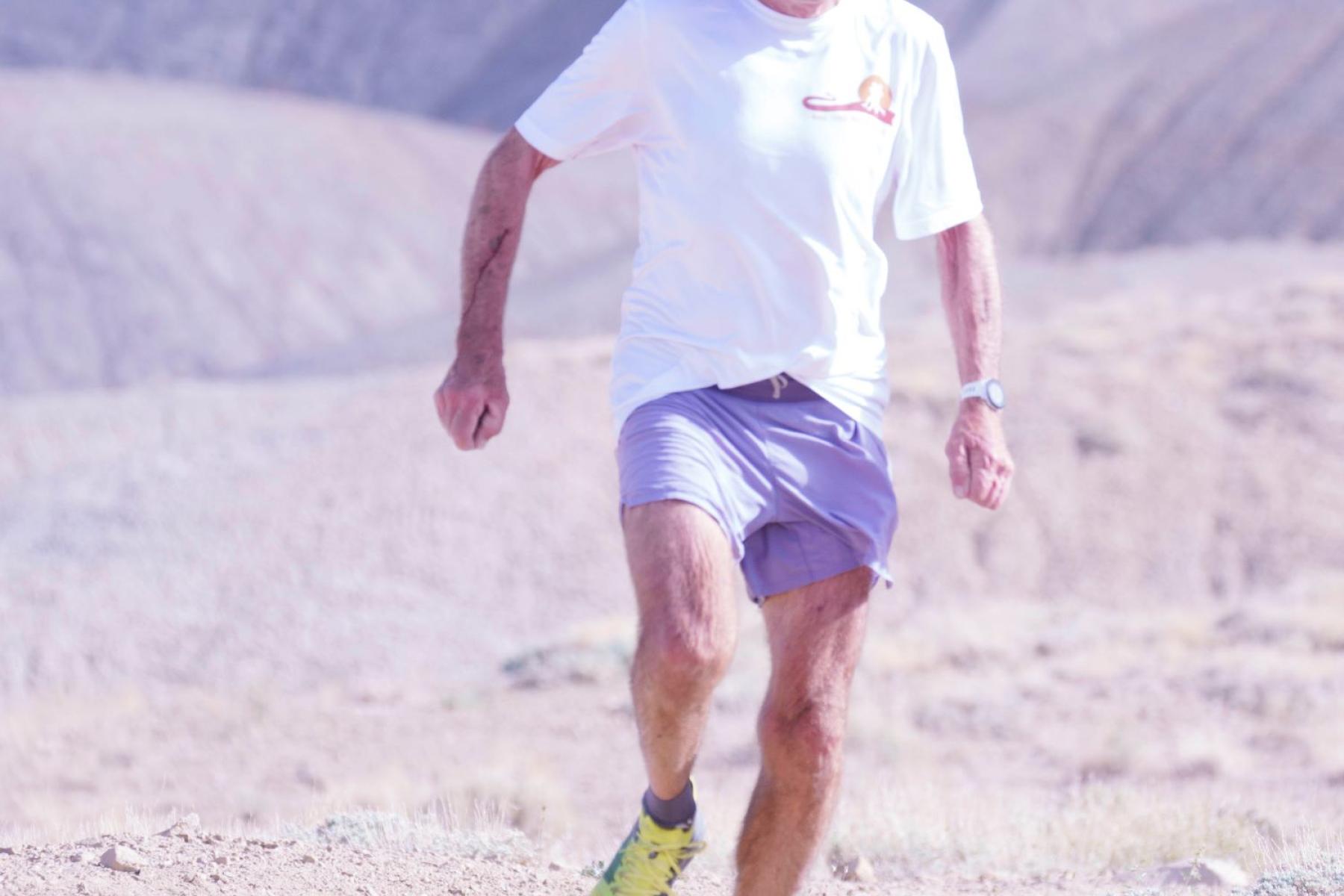 Buzz Burrell hot foots it toward the finish